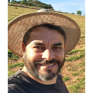 Junior Menezes, fundador do Achei Café — entusiasta de café de Três Corações, Sul de Minas Gerais