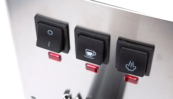 Botões gangorra com luzes indicadoras da interface da Gaggia Classic E24